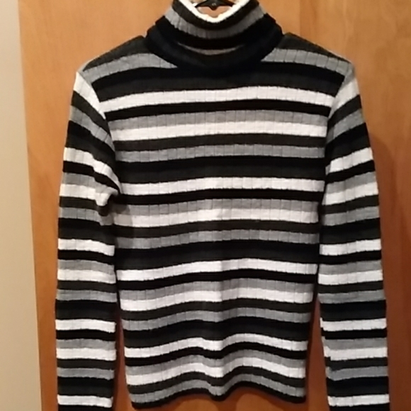 COPY - Ladies sweater - Picture 2 of 4